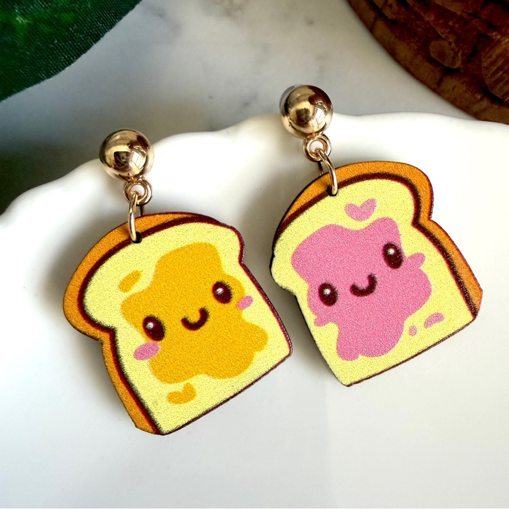 2/$30🌵 Peanut Butter & Jelly Sandwich Earrings Acrylic Bread Slices Gift NEW - Picture 3 of 7